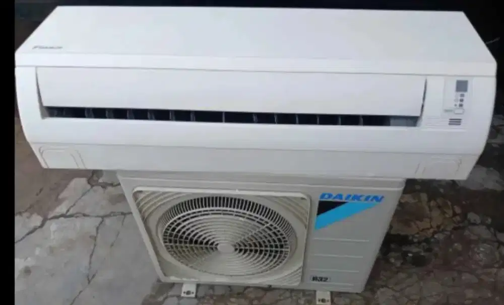 Jual ac daikin R 32 1 pk lowwat 700 watt kondisi 95% ori semua