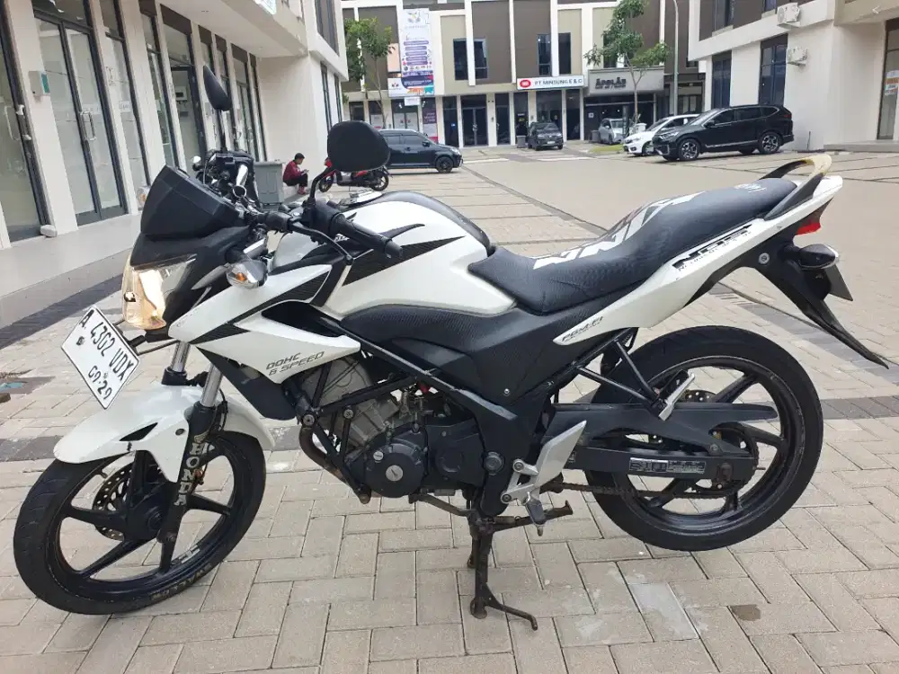 Honda CB150R 2014 pajak panjang mesin 99% halus