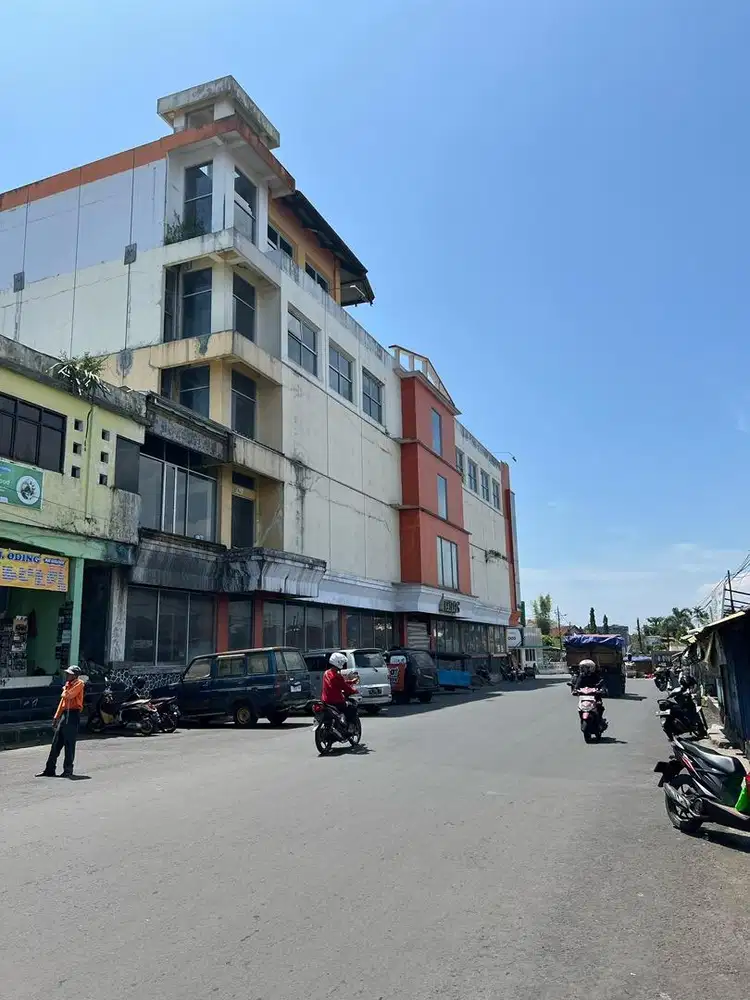 Ruko 2,5 Lantai Tengah Kota