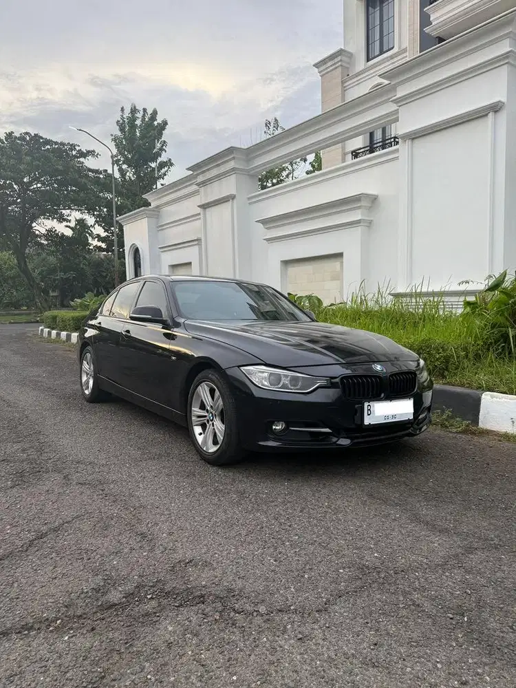 CASH 2014 BMW 320i Sport F30 TERMURAH