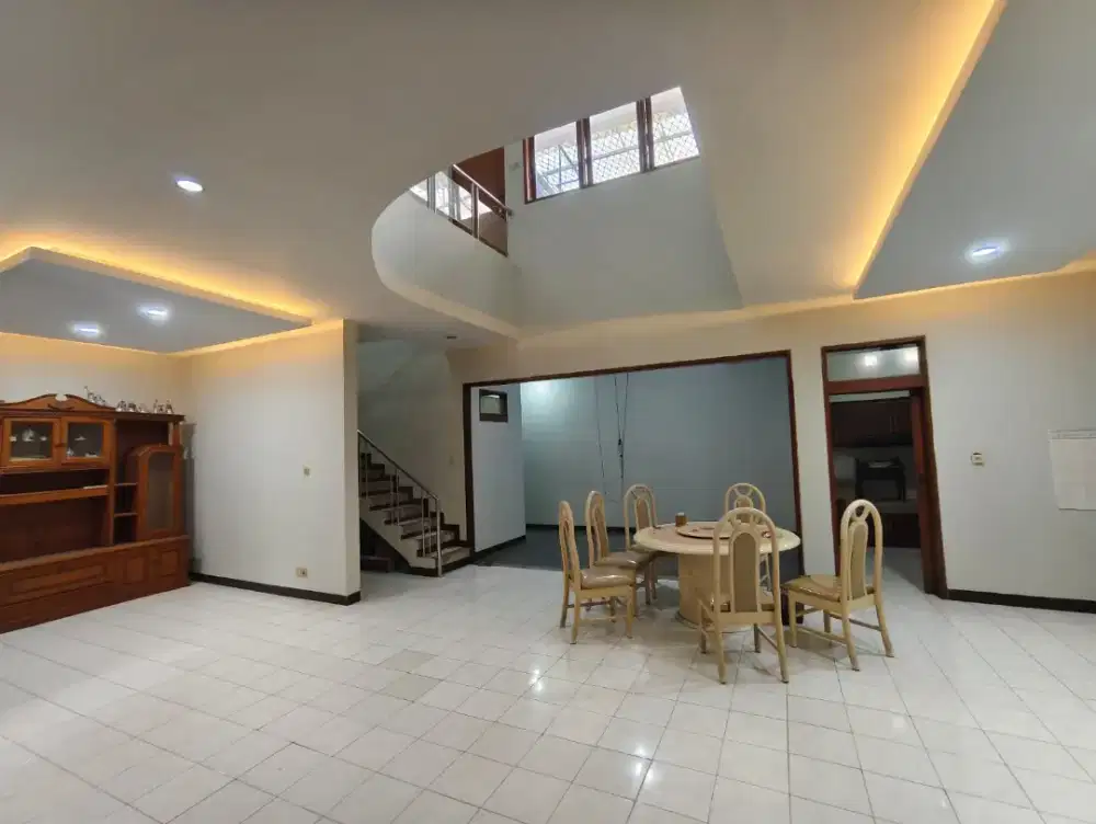 Disewakan Rumah strategis luas dan nyaman semi furnish di Muarasari