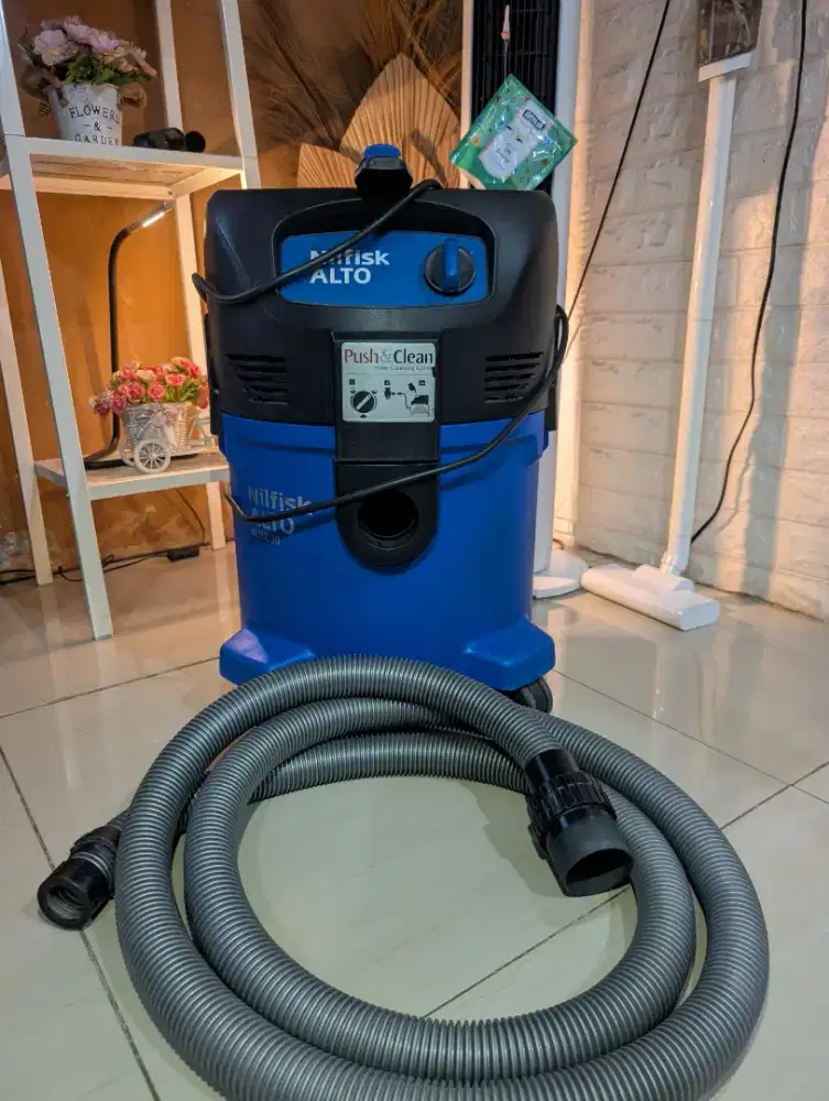 Vacum Cleaner Merk Nilfisk - Denmark / Eropa