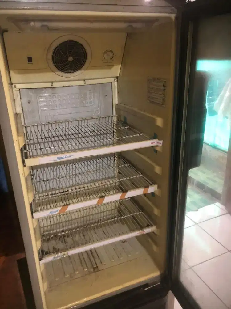 Dijual Showcase Murah