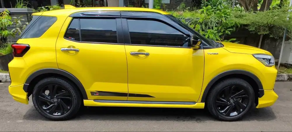 Toyota Raize 1.0 Turbo GR Sport CVT One Tone AT Kuning NIK 2022 KM16rb