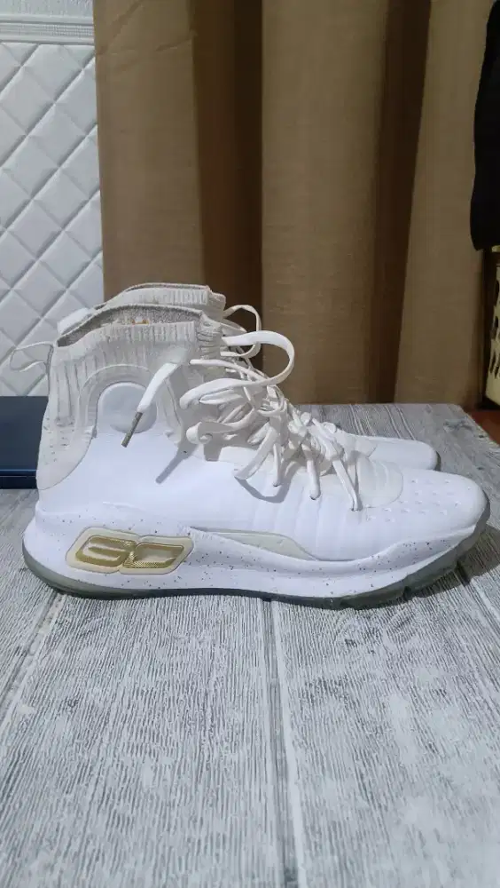 Sepatu basket under armour Curry 4