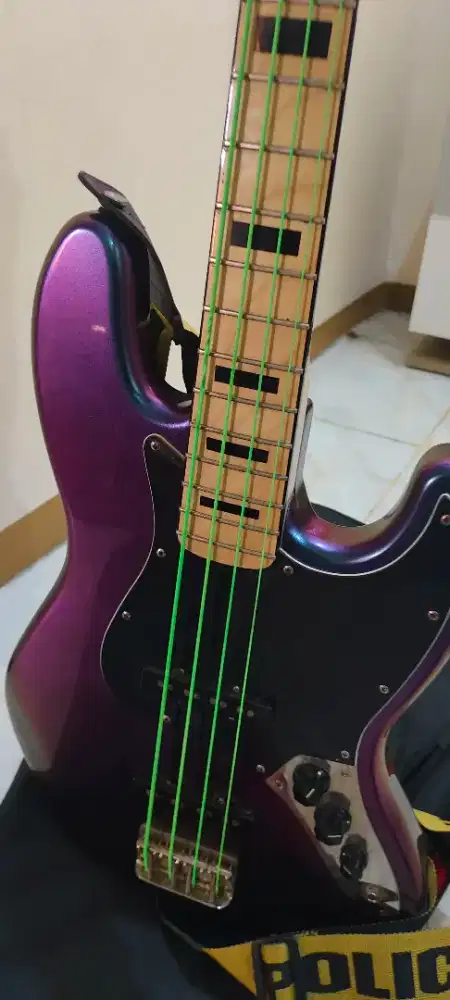 Squire Jazz Bazz classics vibe 70th second +efek Bass Hartke