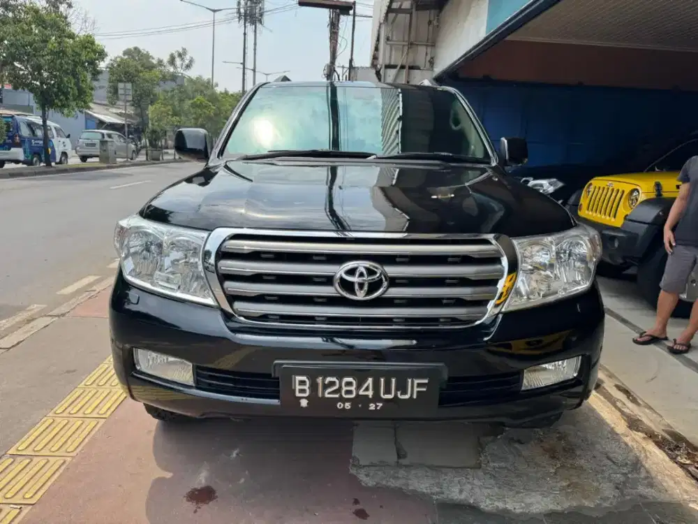Tinggal landcruiser diesel VX 200 th 2011 AT