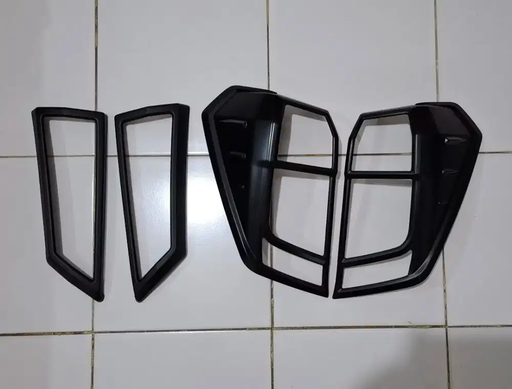 Garnish Lampu Belakang Calya/Sigra 2018-2025