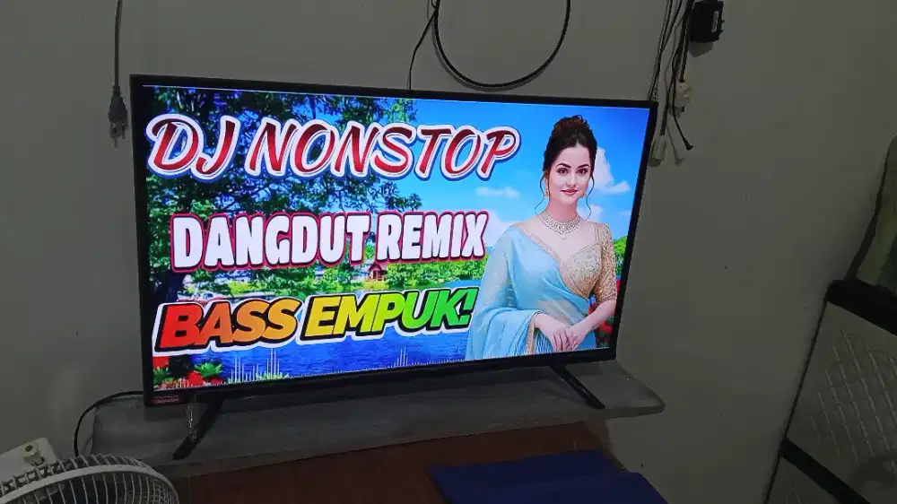 TV Smarttv 32 inchi baru pake 1 thn