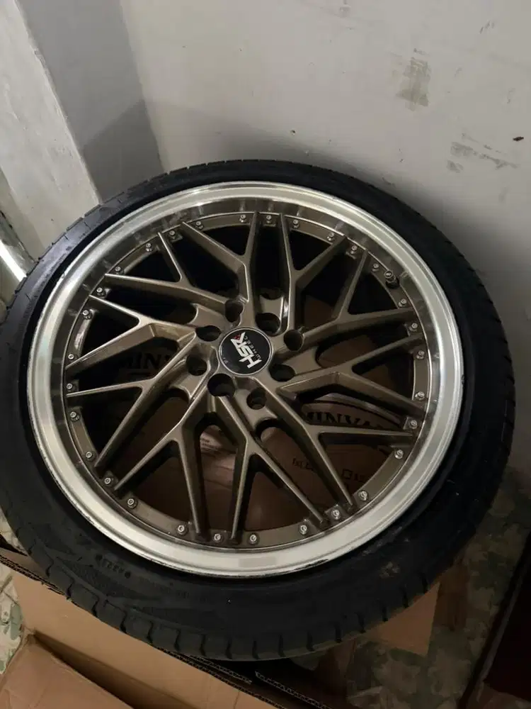 Velg HSR 17 inch dengan Ban