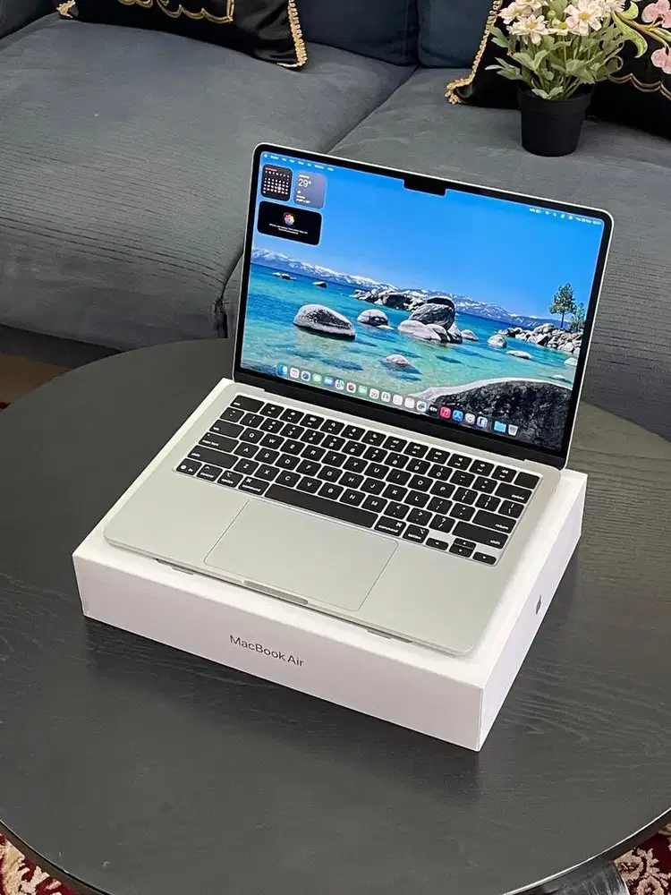 MacBook Air 2025 M4 13 inch 16/256