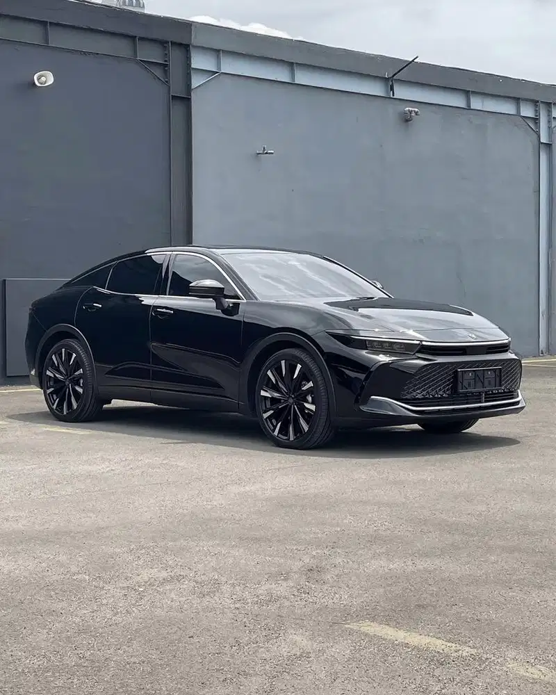 Toyota Crown Crossover Hybrid 2023