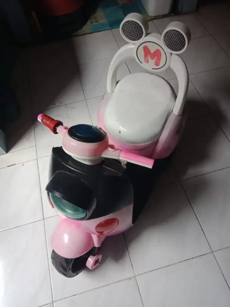 Sepeda motor aki anak