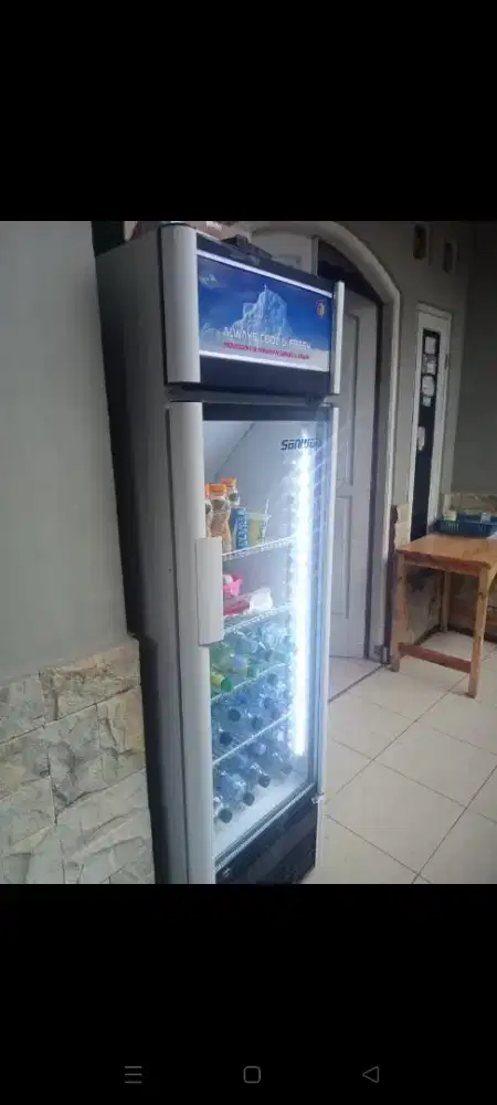 Jual showcase sanwoo baru 8 bulan jual karna bangkrut