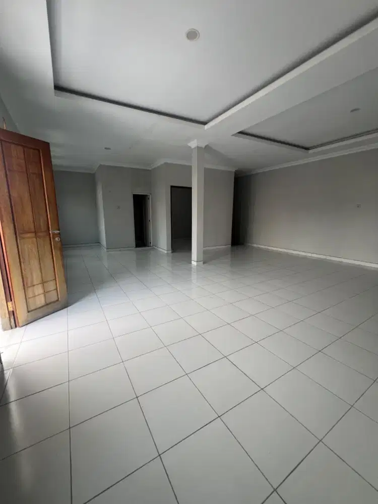 Dijual rumah strategis, pinggir jalan raya, cocok untuk usaha