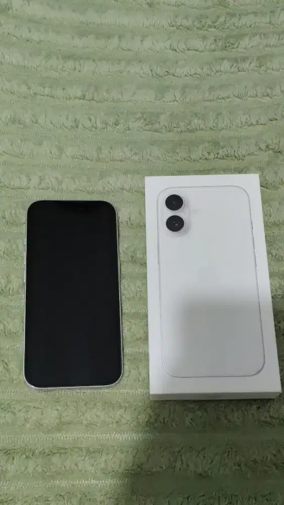 IPHONE 16 BASIC GARANSI IBOX ( 2BULAN PEMAKAIAN)