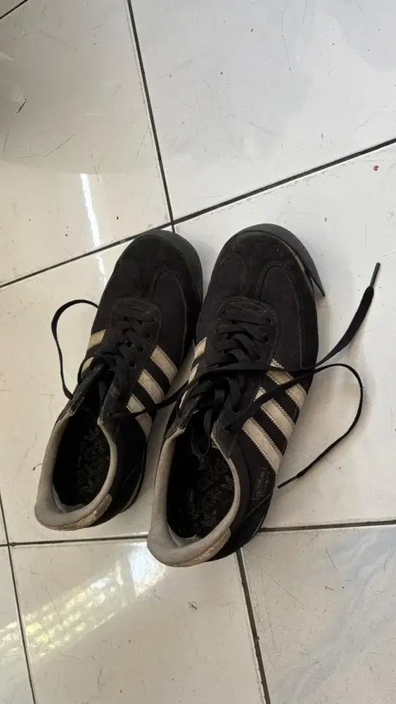 Sepatu adidas dragon