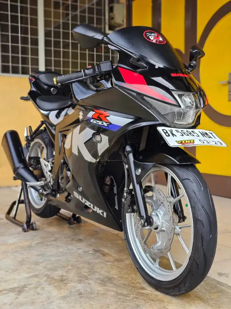 Suzuki GSX / GSX-R 150 2019, Black Premium Metalic.