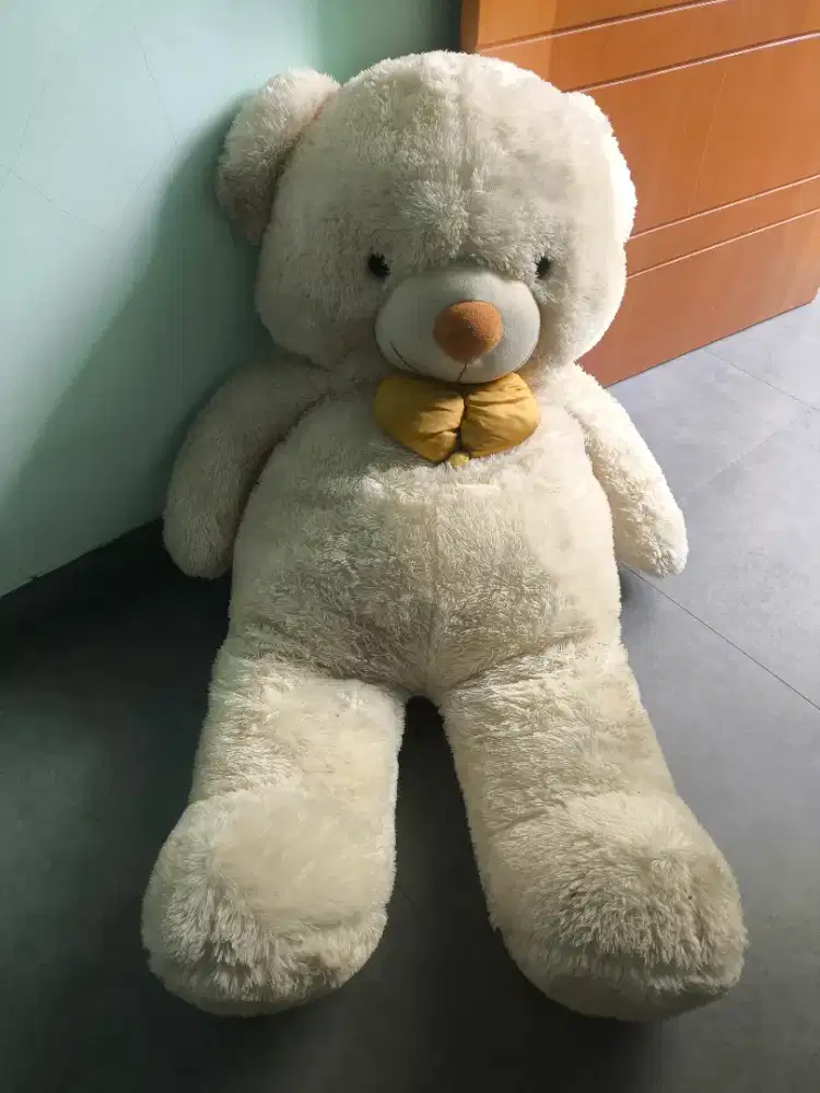 Boneka beruang besar