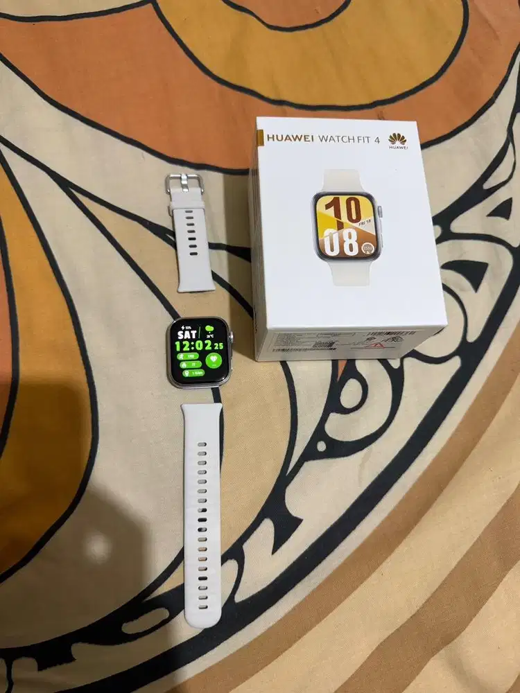 Huawei watch fit 4 white like new