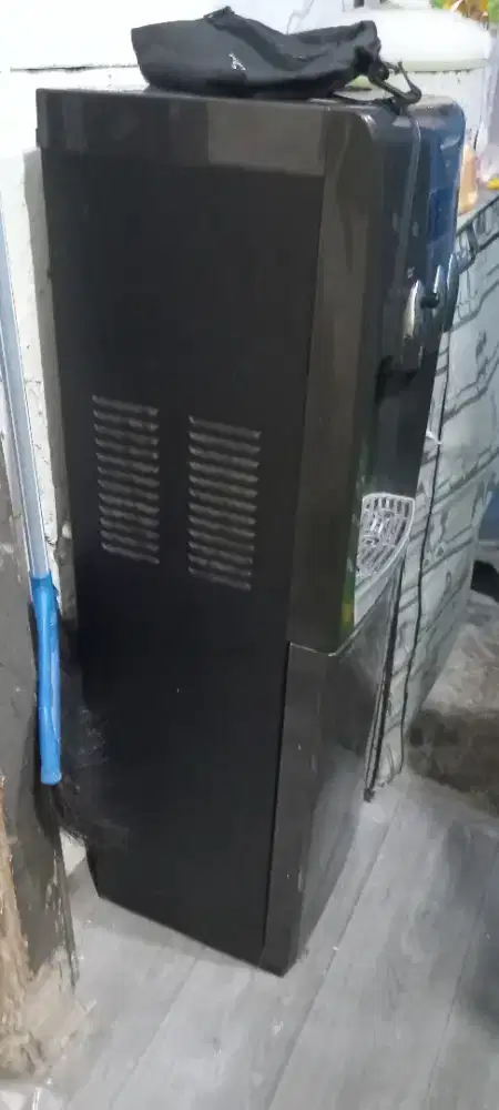 Dispenser sanken ic cool mulus no minus jual cepat aja blm ada 1 tahun