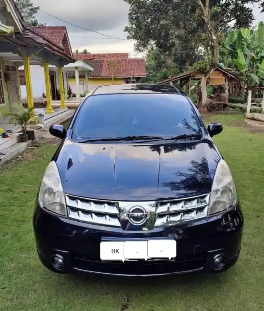 Nissan grand Livina 1.5 XR 2010 automatic