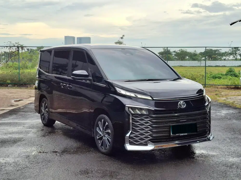 Toyota Voxy 2.0 2023