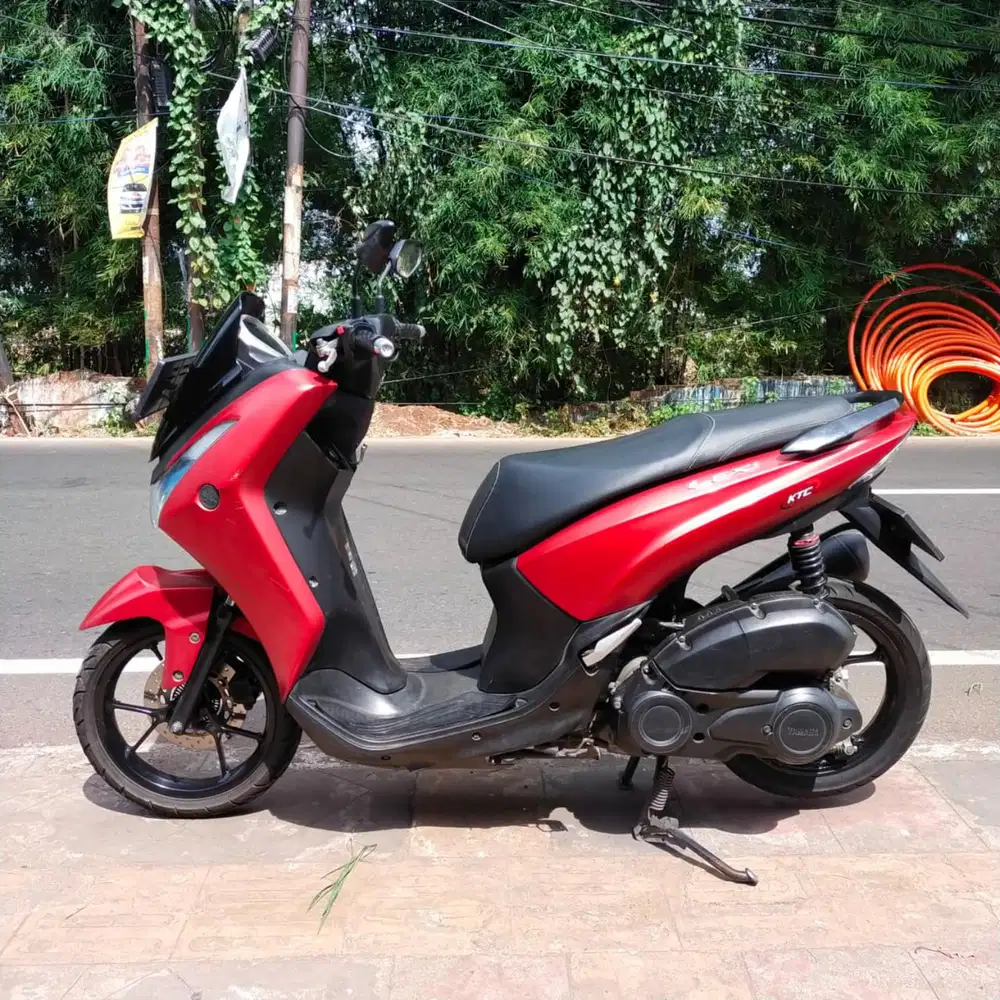Yamaha LEXi Non ABS 125 2019 Orisinil mesin Nyuss merah