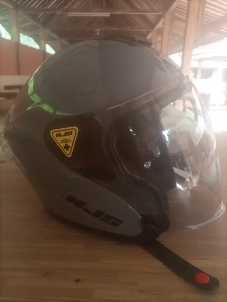 Jual helm NJS Kondisi bekas tapi baru