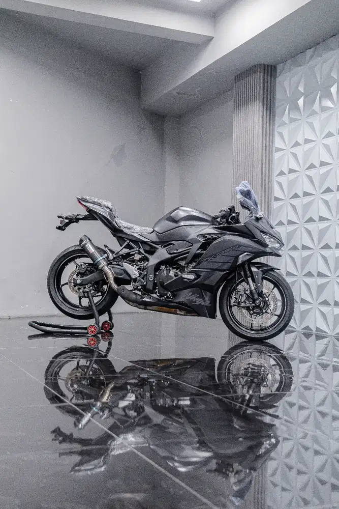 Kawasaki ZX-25 R SE Metallic Matt Grey 2025