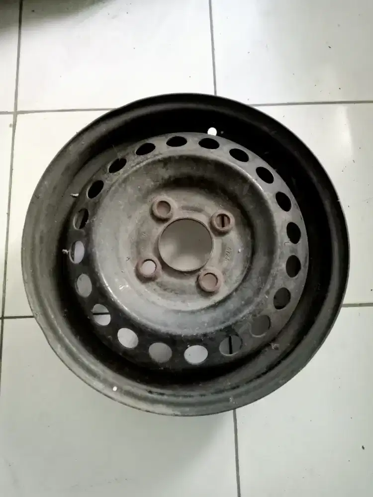 Velg second Datsun R13