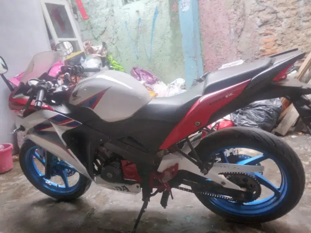 Honda CBR 150R Thailand 2011 Edisi RWB Orisinil