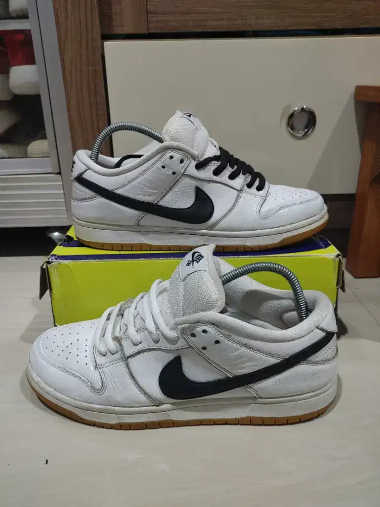 Sepatu Nike SB dunk low orange label white black preloved size 43