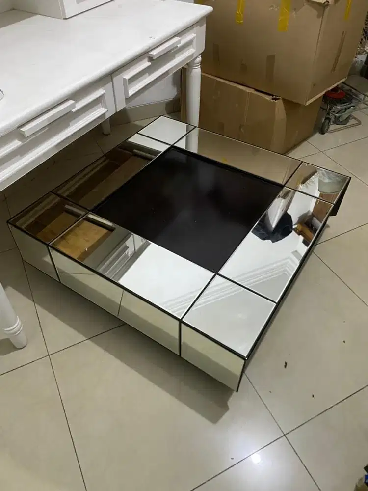 Meja ruang keluarga - bekas