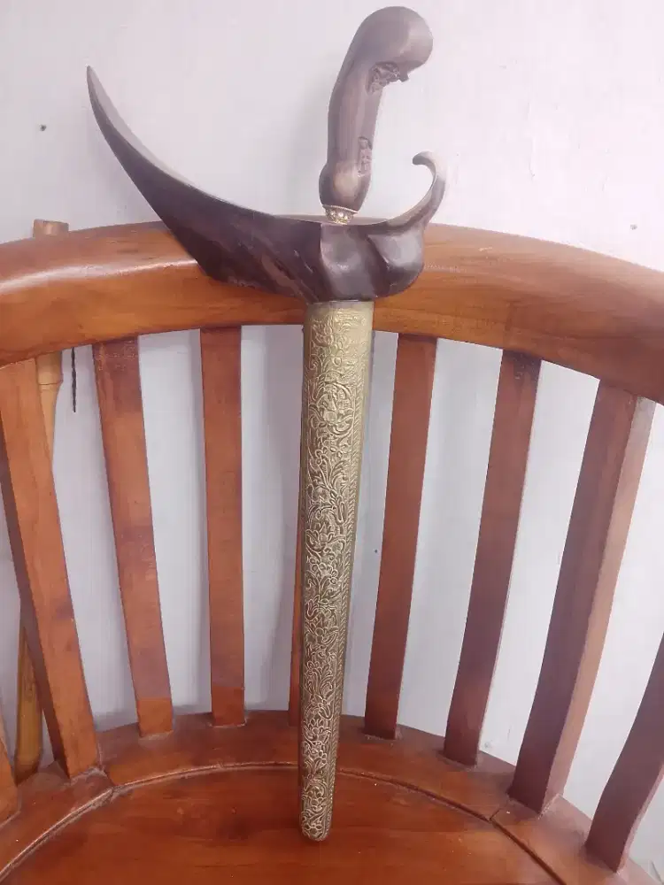 Keris pajangan rumah