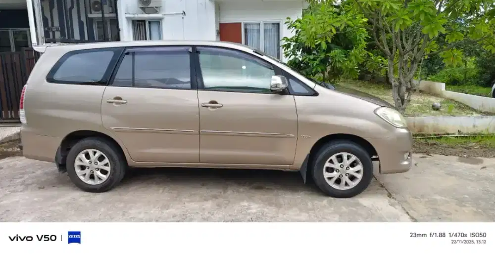 Mobil Innova 2009