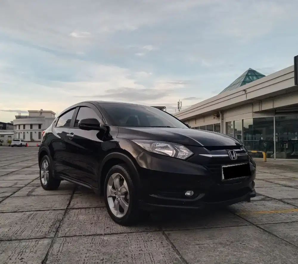 TDP 5 JUTA - HONDA HR-V E 2018 AT
