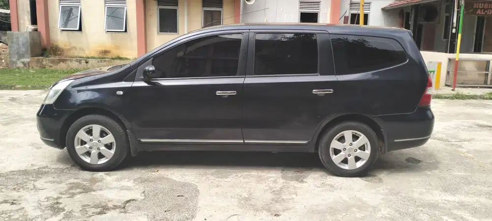 Nissan Grand livina 2010 Bensin