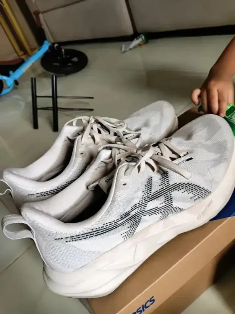 Sepatu running asics