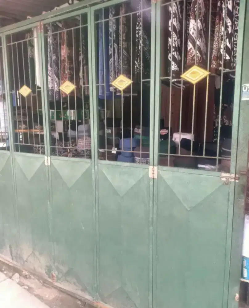 Pintu pagar besi toko