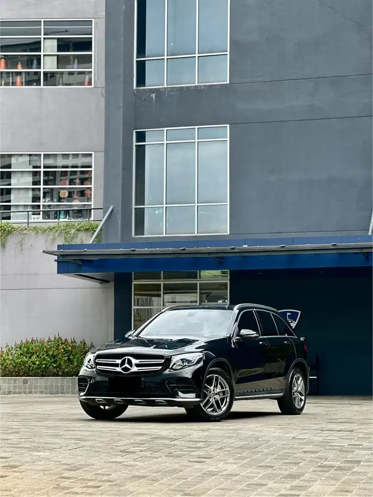 CASH Mercedes-Benz GLC200 AMG 2018 Low KM Like New