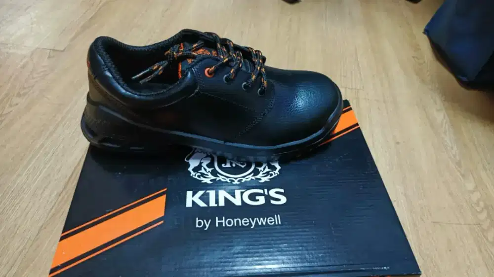 Sepatu safety kings