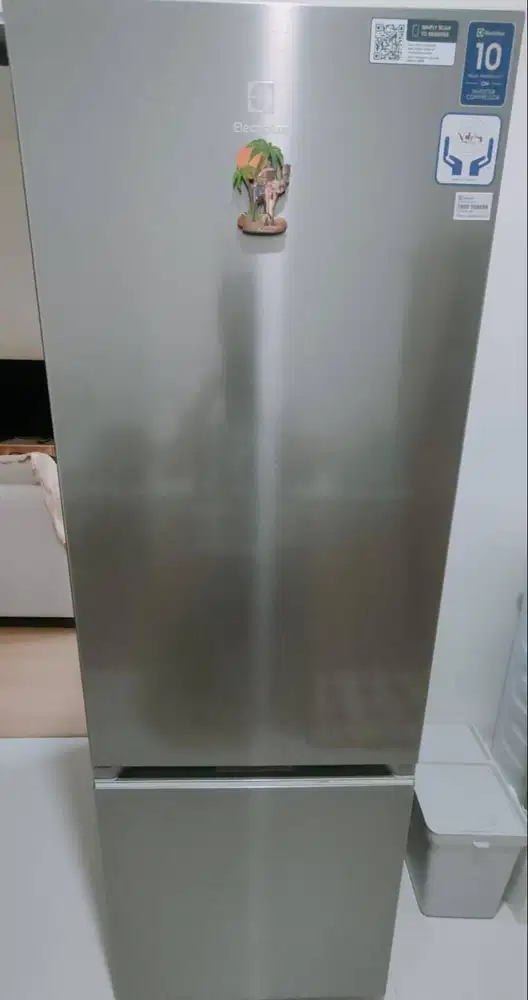 Kulkas Electrolux EBB3702K-A 335L (2 Pintu)