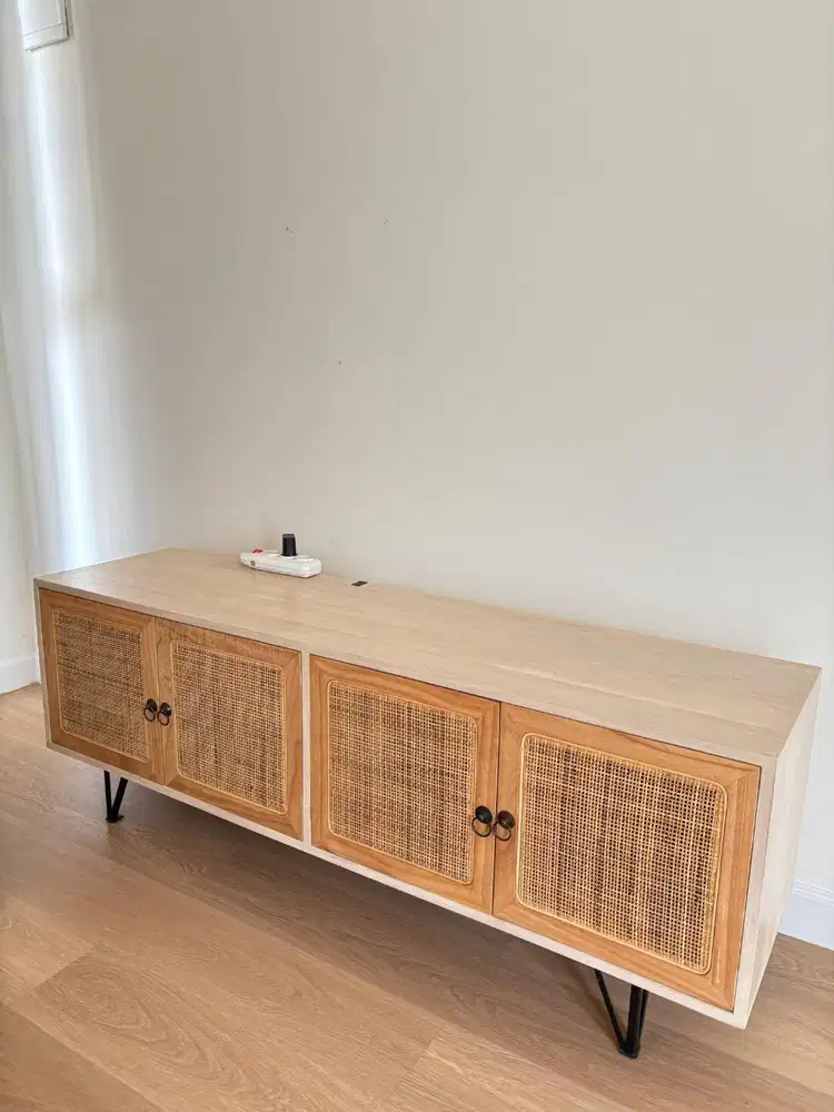 Kabinet TV Kayu - Finishing Rotan