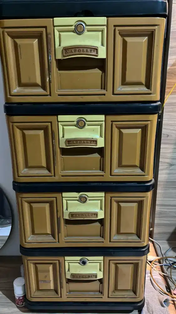 Lemari napolly pelastik