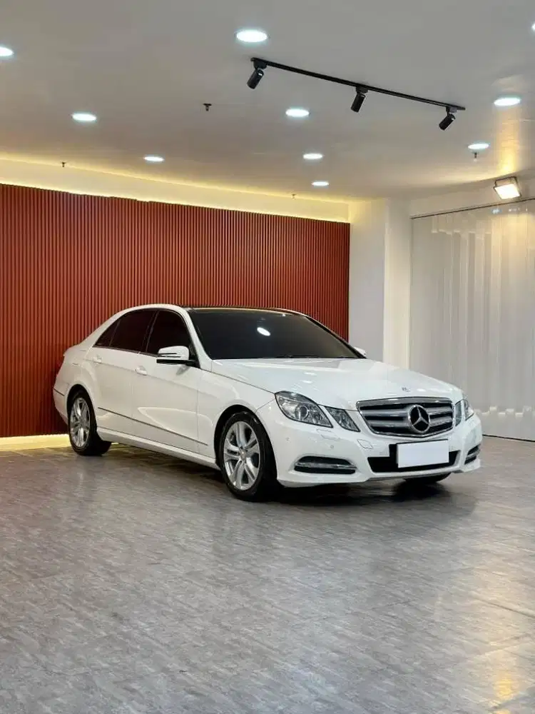 Mercedes Benz E300 Avantgarde 2.0 AT Tahun 2012