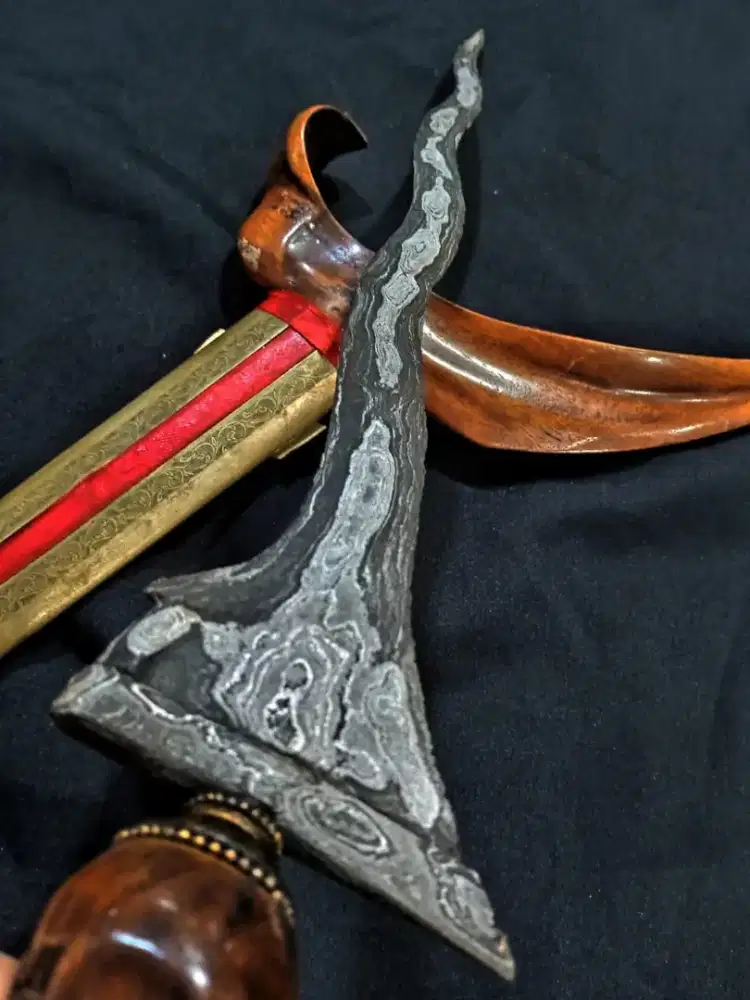 Keris Sepuh Carubuk pamor Tirto Tumetes Warangka Ladrang solo