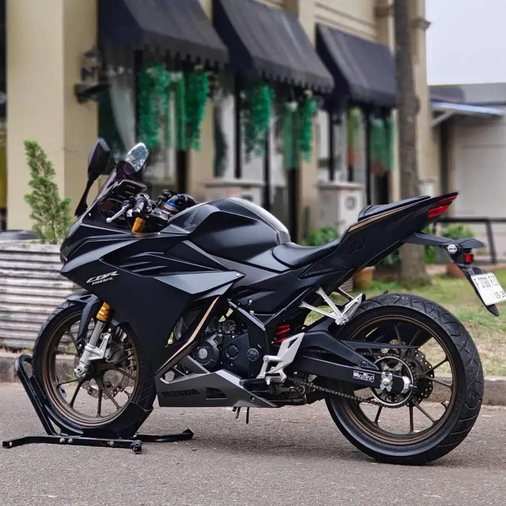 HONDA NEW CBR150R 2023 HITAM KM 7K PAJAK PANJANG NO MINUS