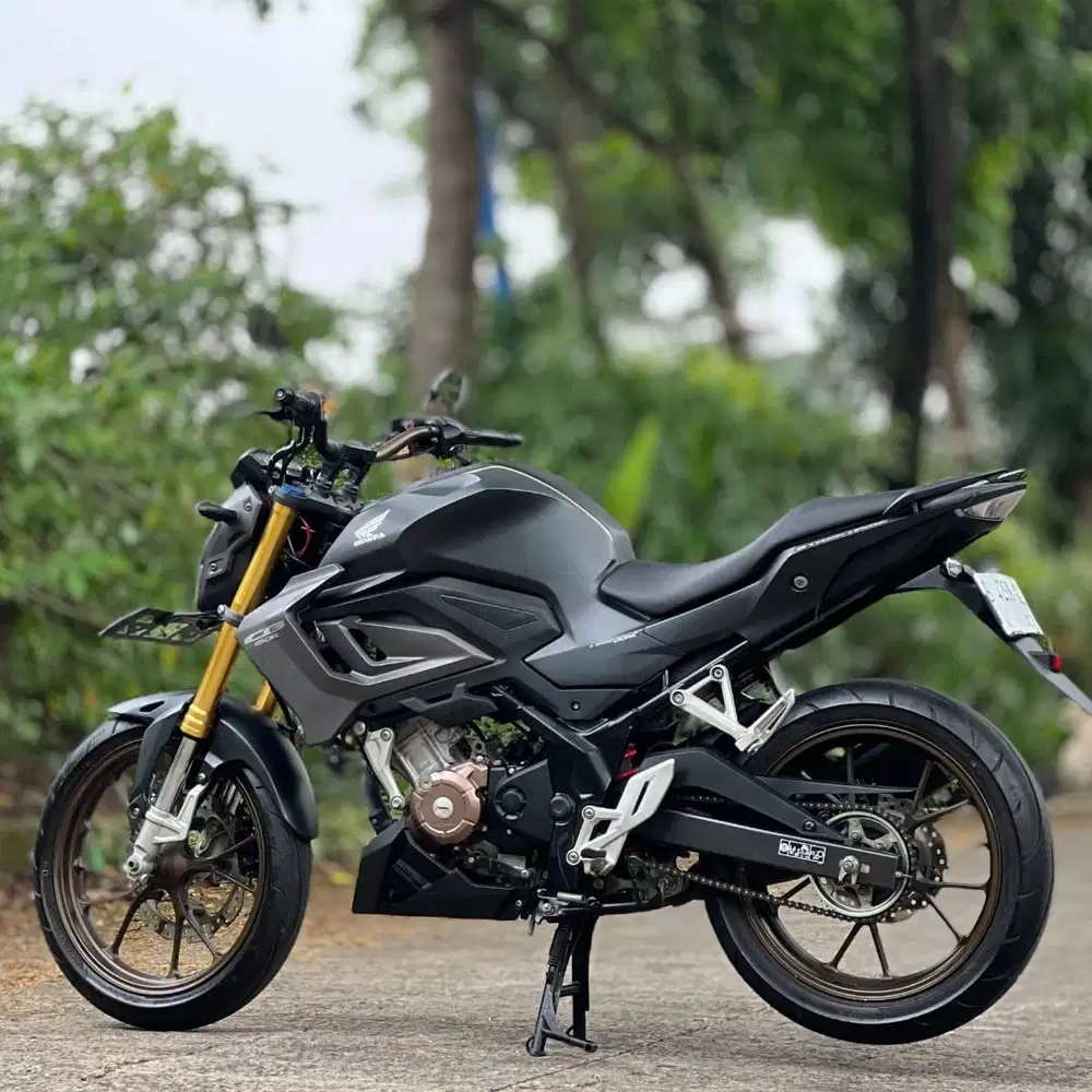 HONDA NEW CB 150R HITAM 2022 KM LOW PAJAK PANJANG SIAP NGEBUT