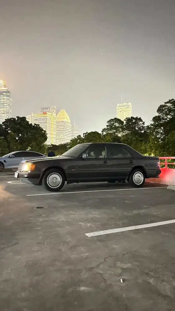 Mercedes Benz W124 300E AT